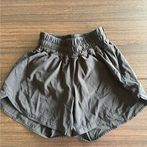 lululemon athletica Charcoal Athletic Shorts size 2 4 inches